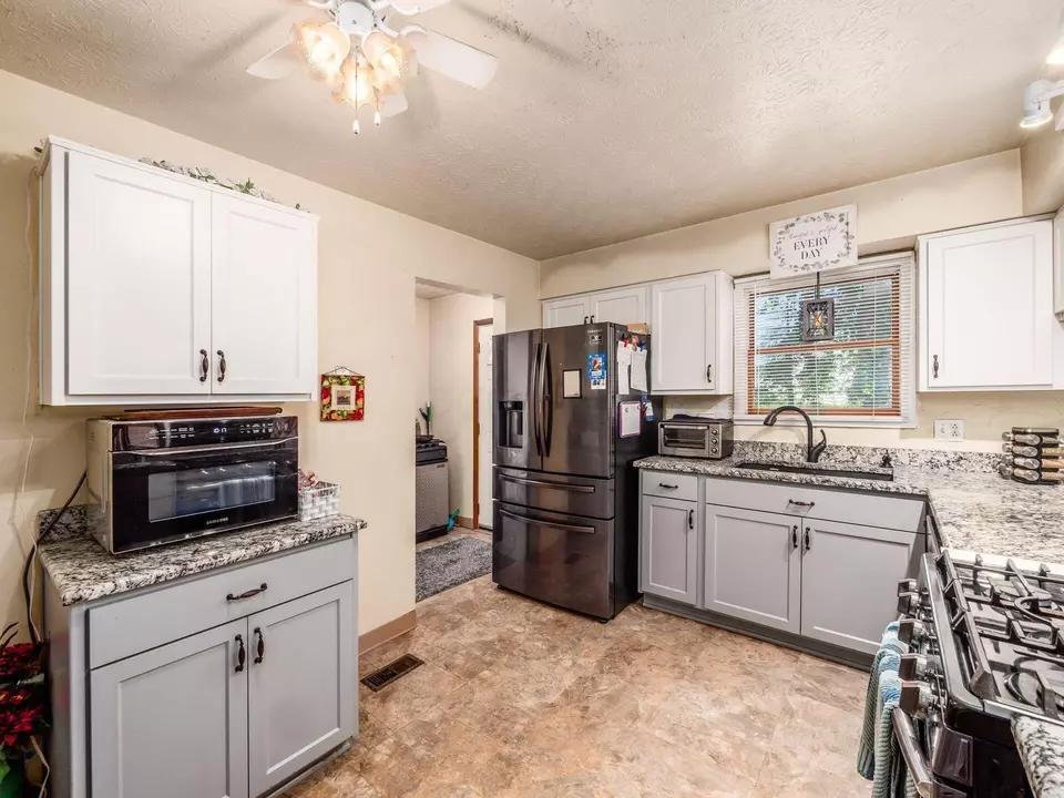 Kitchen - 3267 Castleton St, Grove City, OH 43123 photo 1 of 5