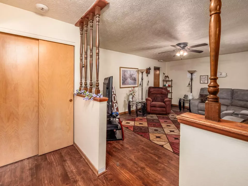 Entry Way - 3267 Castleton St, Grove City, OH 43123 photo 2 of 2