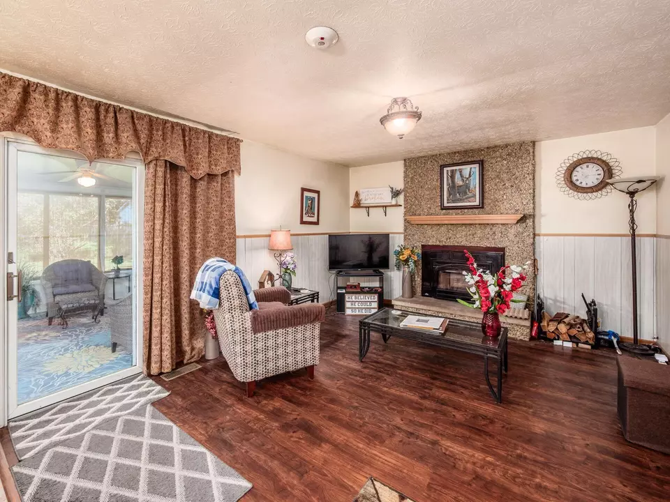Living - 3267 Castleton St, Grove City, OH 43123 photo 1 of 6