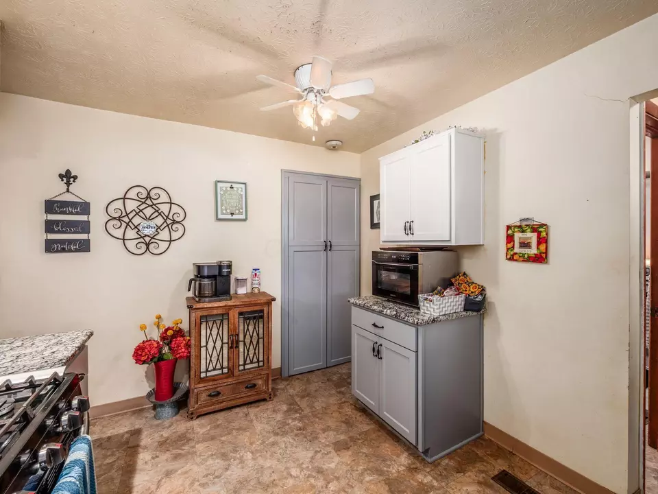 Kitchen - 3267 Castleton St, Grove City, OH 43123 photo 5 of 5