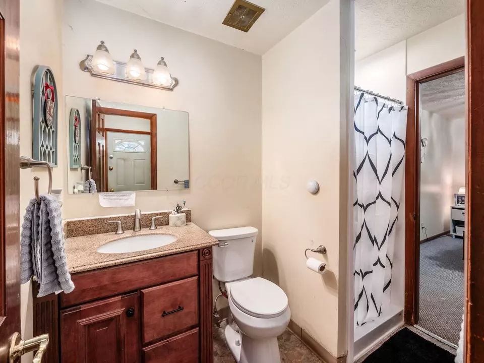 Bath - 3267 Castleton St, Grove City, OH 43123 photo 2 of 2
