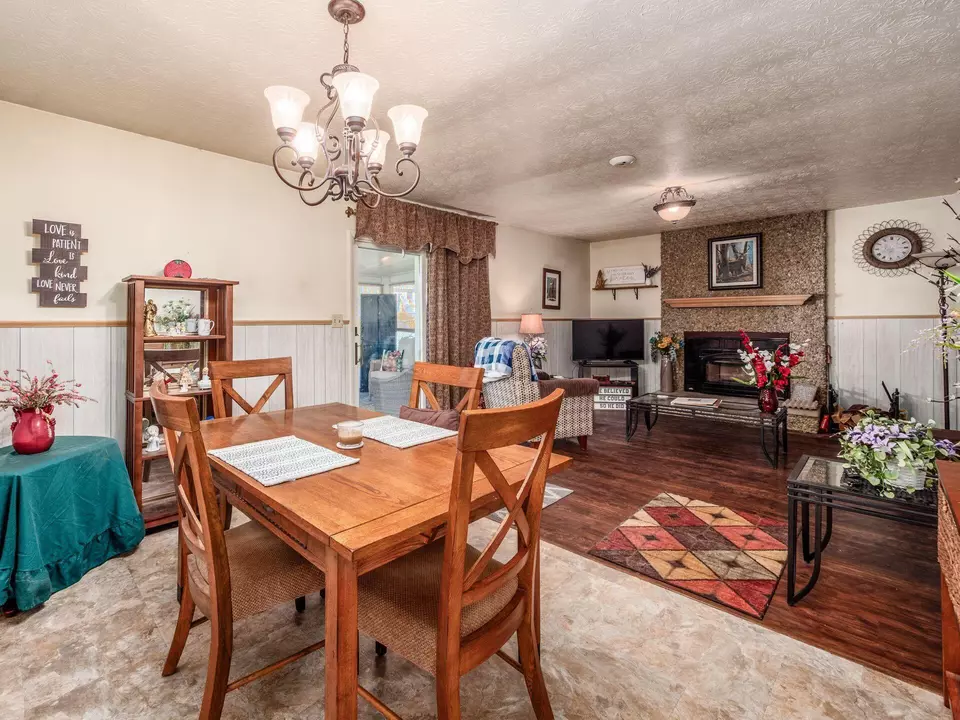 Dining - 3267 Castleton St, Grove City, OH 43123 photo 1 of 2