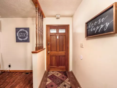 Entry Way - 3267 Castleton St, Grove City, OH 43123 photo 1 of 2