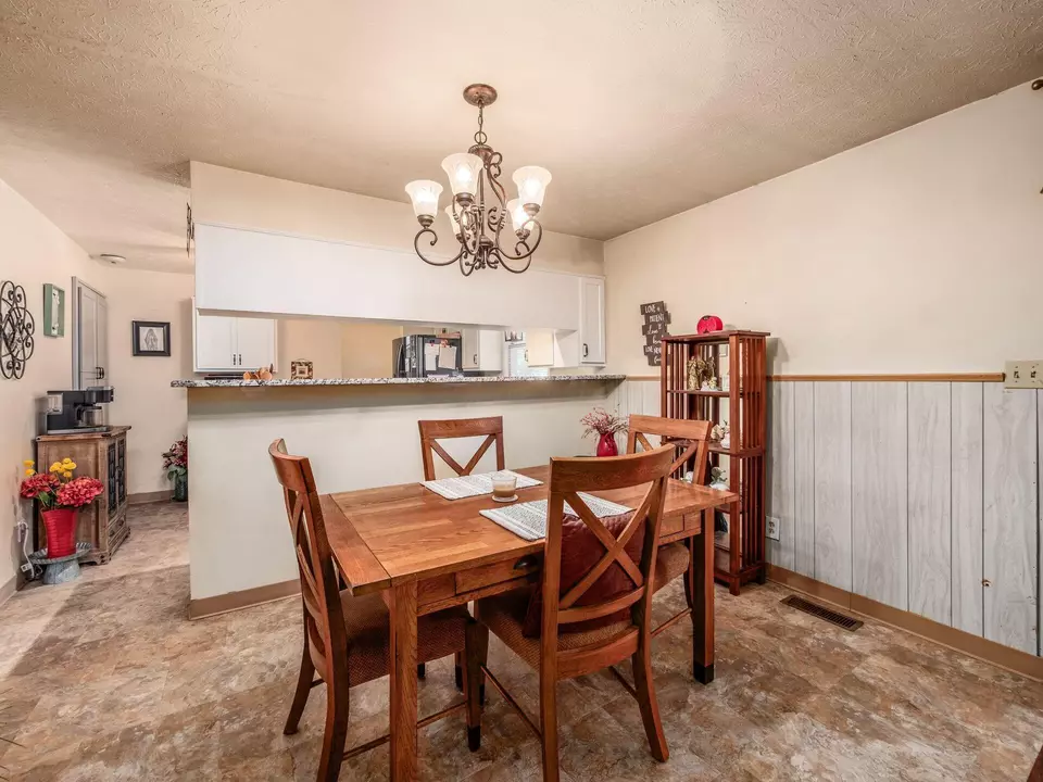 Dining - 3267 Castleton St, Grove City, OH 43123 photo 2 of 2