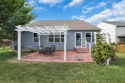 Exterior - 303 Rolling Acre Dr, Lithopolis, OH 43136 photo 4 of 17