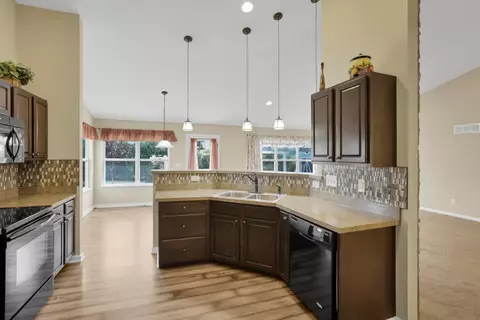 Kitchen - 303 Rolling Acre Dr, Lithopolis, OH 43136 photo 2 of 3