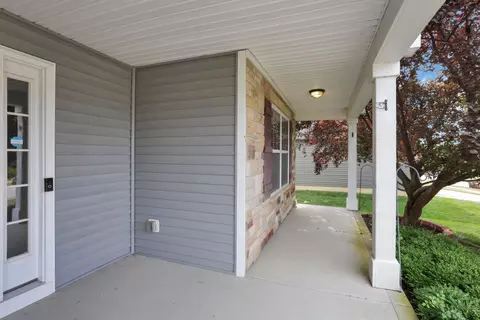 Exterior - 303 Rolling Acre Dr, Lithopolis, OH 43136 photo 2 of 17