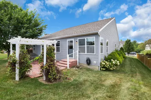 Exterior - 303 Rolling Acre Dr, Lithopolis, OH 43136 photo 3 of 17