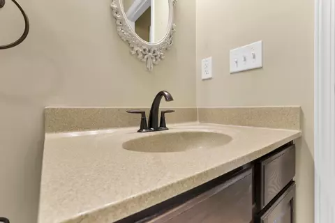 Bath - 303 Rolling Acre Dr, Lithopolis, OH 43136 photo 4 of 4