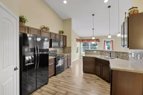 Kitchen - 303 Rolling Acre Dr, Lithopolis, OH 43136 photo 1 of 3