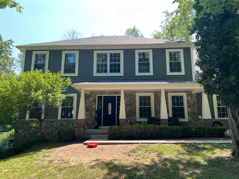 910 Golden Dr, Newark, OH 43055