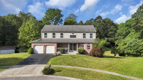19 Ravine View Ct, Pataskala, OH 43062