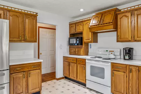 Kitchen - 4808 Hughes Rd, Prospect, OH 43342 photo 4 of 7