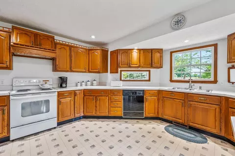 Kitchen - 4808 Hughes Rd, Prospect, OH 43342 photo 6 of 7