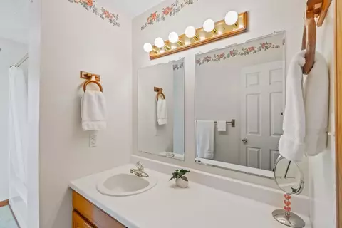 Bath - 4808 Hughes Rd, Prospect, OH 43342 photo 6 of 7