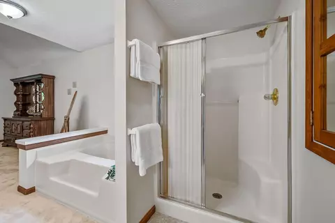 Bath - 4808 Hughes Rd, Prospect, OH 43342 photo 3 of 7