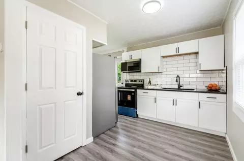 Kitchen - 899 Antwerp Rd, Columbus, OH 43213 photo 1 of 3