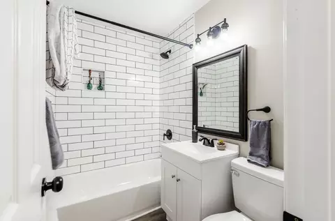 Bath - 899 Antwerp Rd, Columbus, OH 43213 photo 1 of 1