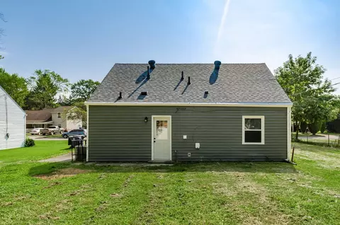 Exterior - 899 Antwerp Rd, Columbus, OH 43213 photo 10 of 12