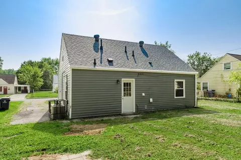 Exterior - 899 Antwerp Rd, Columbus, OH 43213 photo 11 of 12