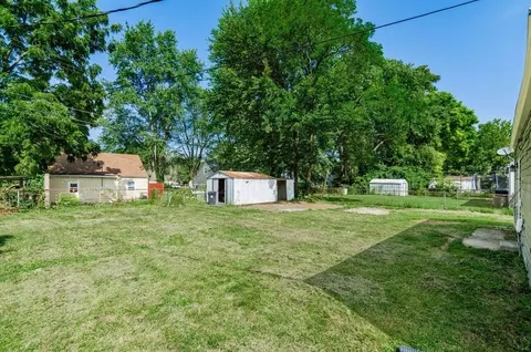 Exterior - 899 Antwerp Rd, Columbus, OH 43213 photo 9 of 12