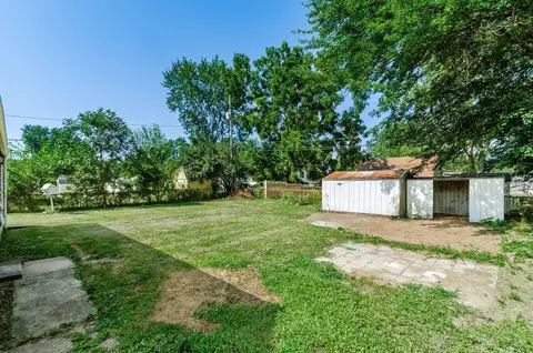 Exterior - 899 Antwerp Rd, Columbus, OH 43213 photo 7 of 12