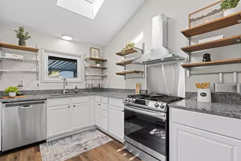 Kitchen - 461 Stanley Ave, Columbus, OH 43206 photo 1 of 4
