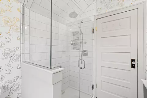 Bath - 461 Stanley Ave, Columbus, OH 43206 photo 4 of 4