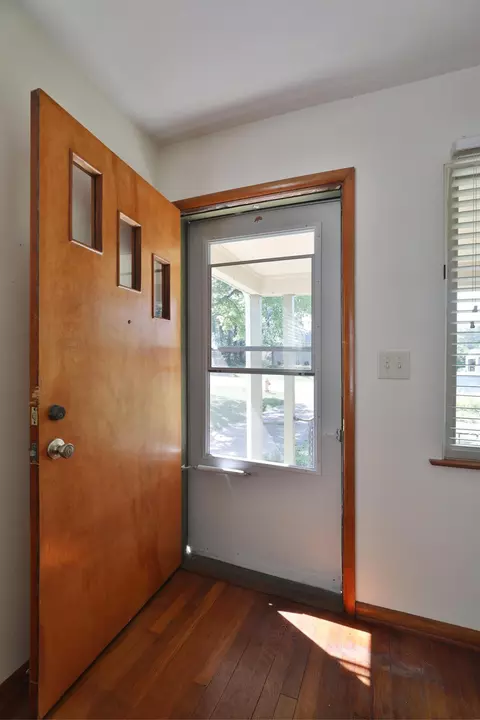 Entry Way - 72 E Stanton Ave, Columbus, OH 43214 photo 1 of 2