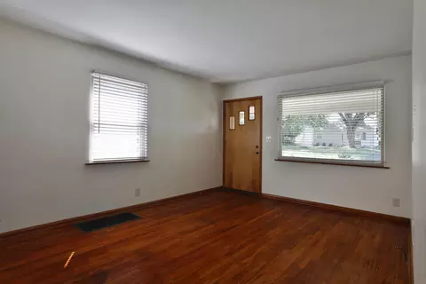 Living - 72 E Stanton Ave, Columbus, OH 43214 photo 2 of 3