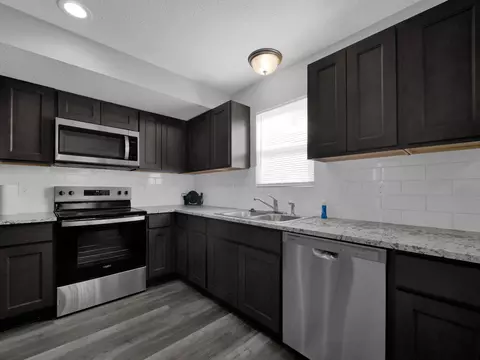 4984 Vanderbilt Dr, Columbus, OH 43213