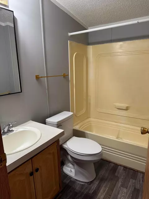 Bath - 217 Raspberry Cir, Hebron, OH 43025 photo 1 of 1