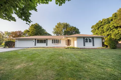 6174 Sunny Vale Dr, Columbus, OH 43228