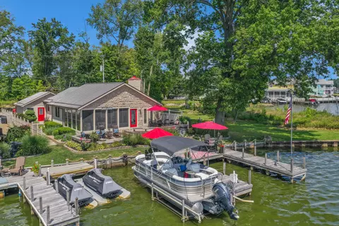 290 Slocum Ave, Buckeye Lake, OH 43008