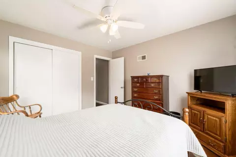 Bedroom - 1187 E Fair Ave, Lancaster, OH 43130 photo 2 of 4
