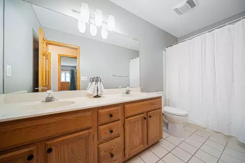 Bath - 5545 Caplestone Ln, Dublin, OH 43017 photo 5 of 7