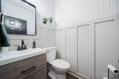 Bath - 5545 Caplestone Ln, Dublin, OH 43017 photo 3 of 7
