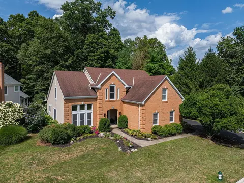 5545 Caplestone Ln, Dublin, OH 43017
