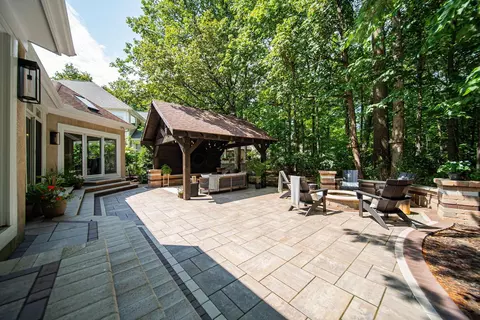 Exterior - 5545 Caplestone Ln, Dublin, OH 43017 photo 6 of 12