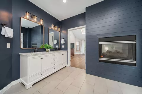 Bath - 5545 Caplestone Ln, Dublin, OH 43017 photo 1 of 7