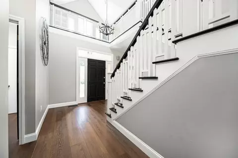 Entry Way - 5545 Caplestone Ln, Dublin, OH 43017 photo 2 of 5