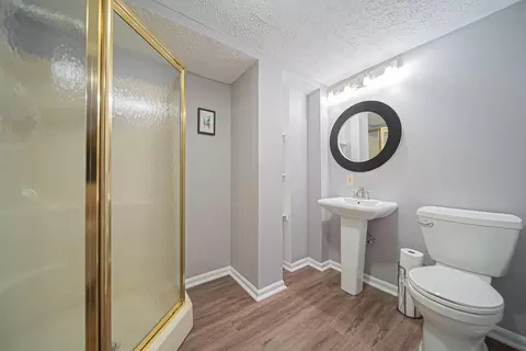 Bath - 5545 Caplestone Ln, Dublin, OH 43017 photo 6 of 7