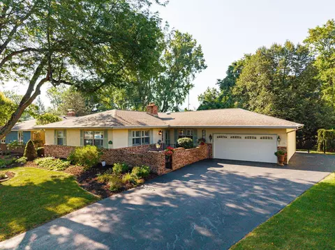 2715 Clark Dr, Grove City, OH 43123