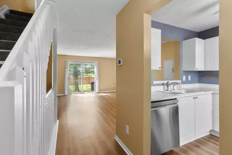 9123 Parkbury Ln, Lewis Center, OH 43035