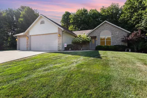 710 Hollybrook Dr, Howard, OH 43028