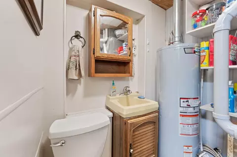 Bath - 149 Dunmore Rd, Circleville, OH 43113 photo 3 of 6