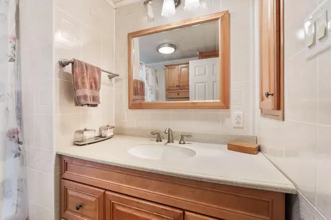 Bath - 149 Dunmore Rd, Circleville, OH 43113 photo 2 of 6