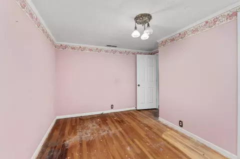 Bedroom - 149 Dunmore Rd, Circleville, OH 43113 photo 7 of 8