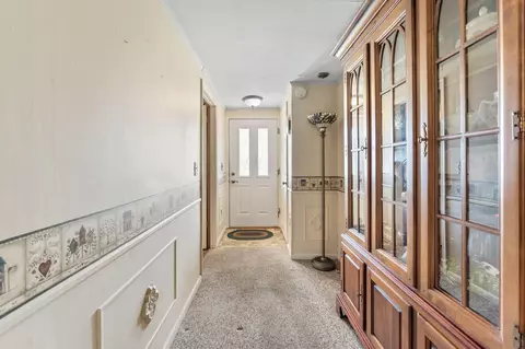 Entry Way - 149 Dunmore Rd, Circleville, OH 43113 photo 2 of 6