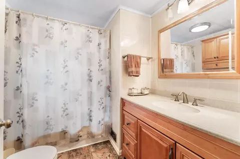 Bath - 149 Dunmore Rd, Circleville, OH 43113 photo 1 of 6